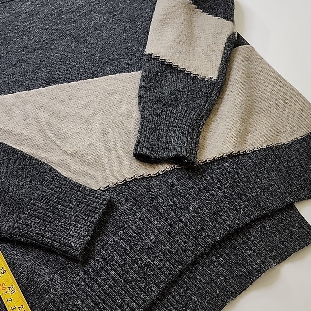 Wool Knit Turtle neck pullover - Picture 6 of 7